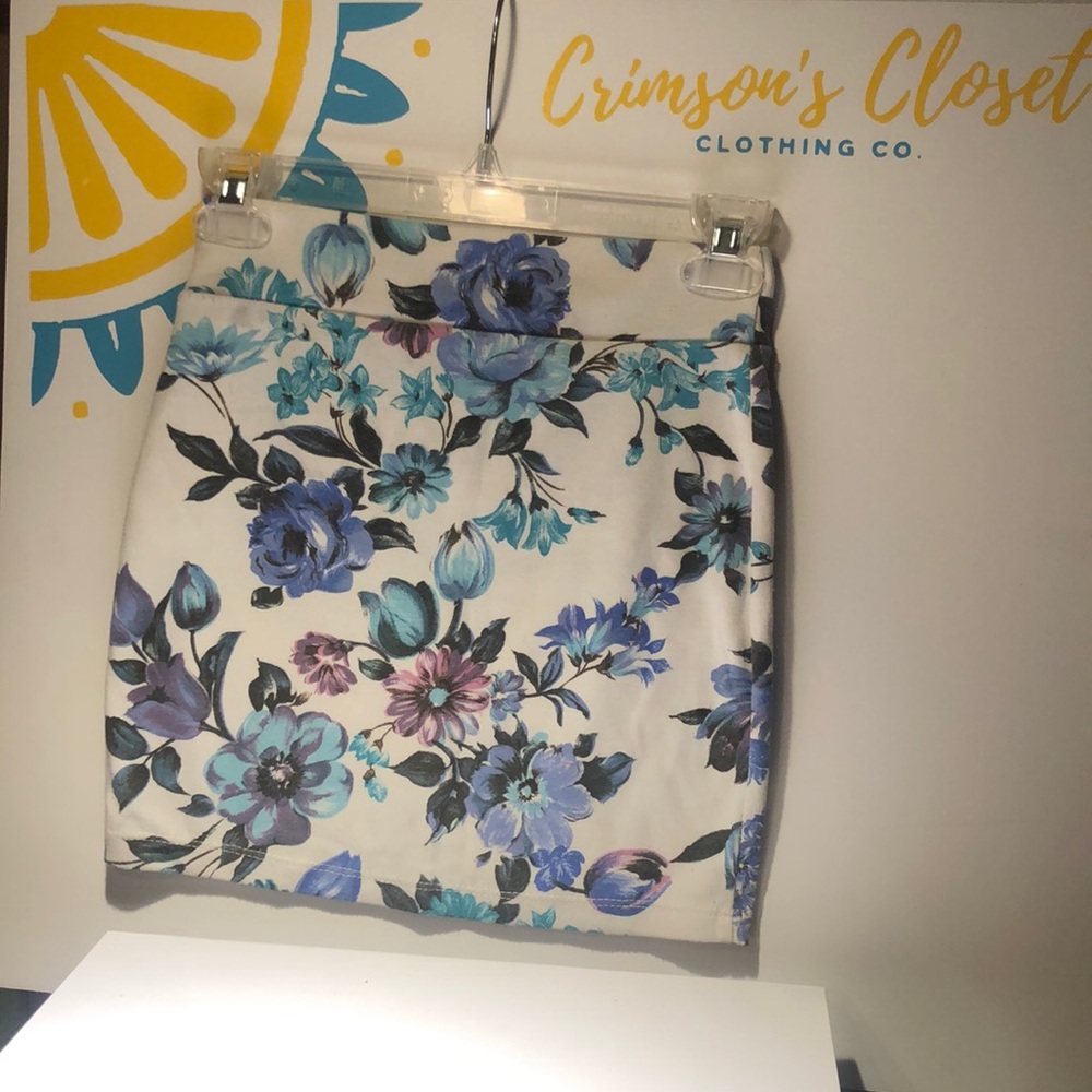 White floral skirt!